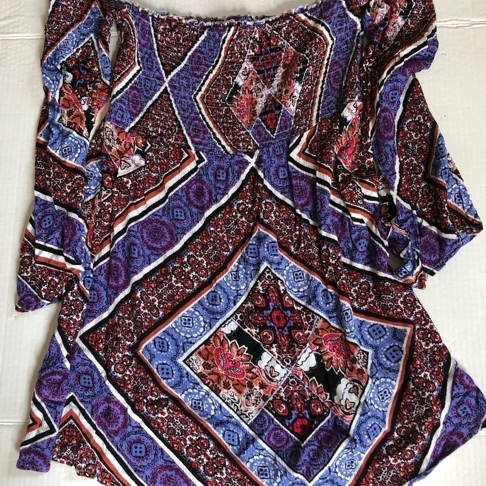 Elastic Stretch Funky Patterned Top - Picture 2 of 10